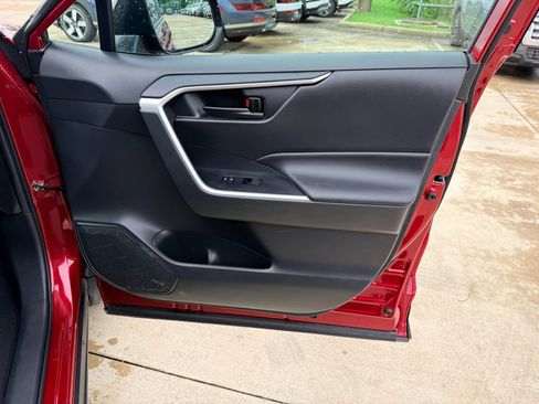Used 2022 Toyota RAV4 LE FWD image 14