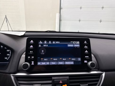 Used 2022 Honda Accord Touring image 17