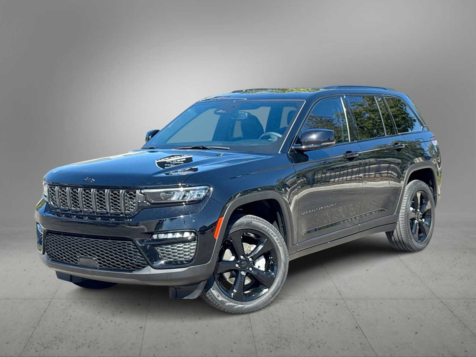 Used 2024 Jeep Grand Cherokee Limited w/ Black Appearance Package AWD/4WD image 1