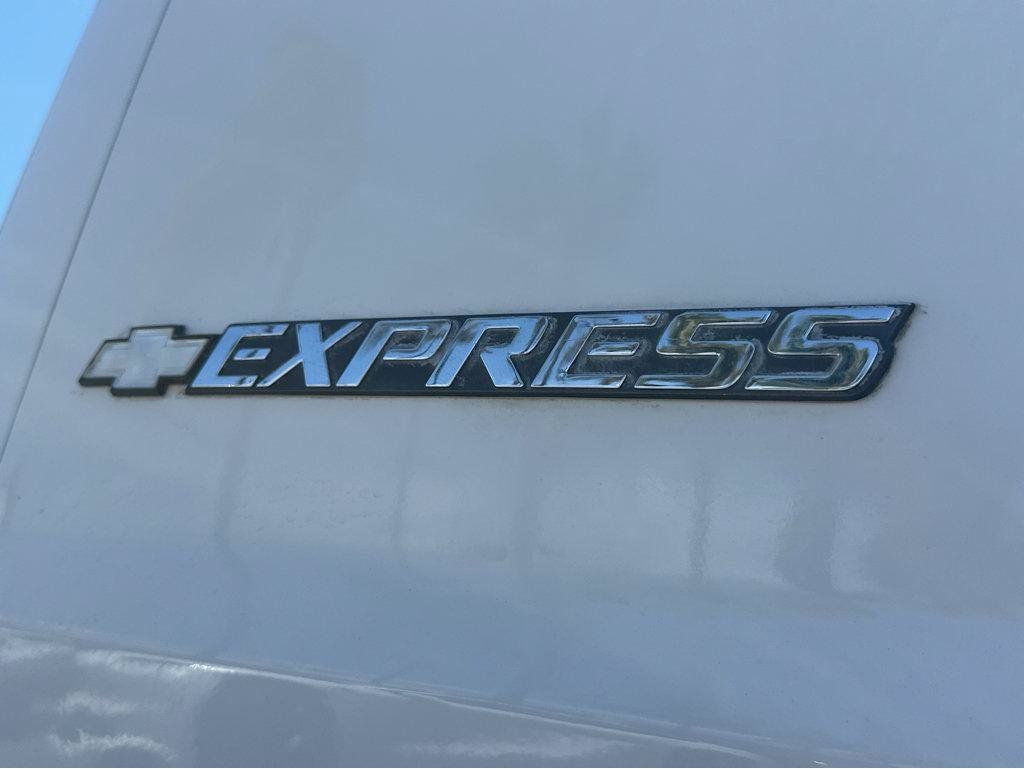 Used 2018 Chevrolet Express 2500 w/ Driver Convenience Package RWD image 31