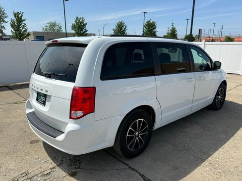Used 2018 Dodge Grand Caravan SXT w/ Driver Convenience Group FWD image 14
