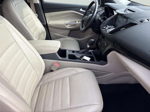 Used 2017 Ford Escape Titanium image 22