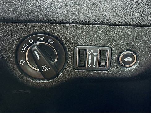 Used 2018 Chrysler 300 S w/ 300S Premium Group image 10