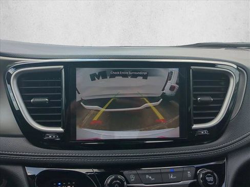 New 2027 Chrysler Pacifica Select FWD image 13