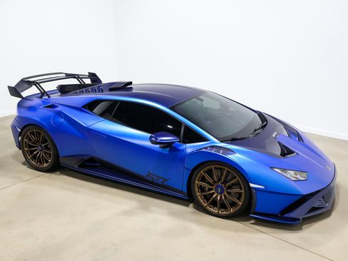 Used 2023 Lamborghini Huracan STO RWD image 89