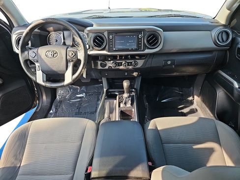Used 2016 Toyota Tacoma SR5 w/ SR5 Appearance Package (SN) RWD image 10