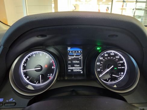 Used 2024 Toyota Camry SE FWD image 31