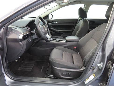 Used 2025 Nissan Altima 2.5 SV FWD image 12