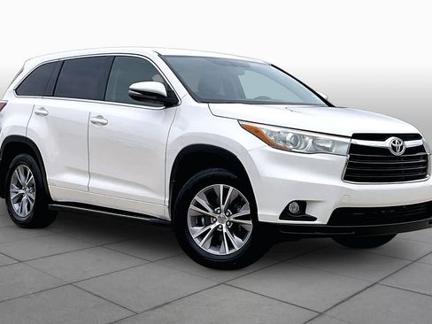 Used 2015 Toyota Highlander Plus FWD image 5
