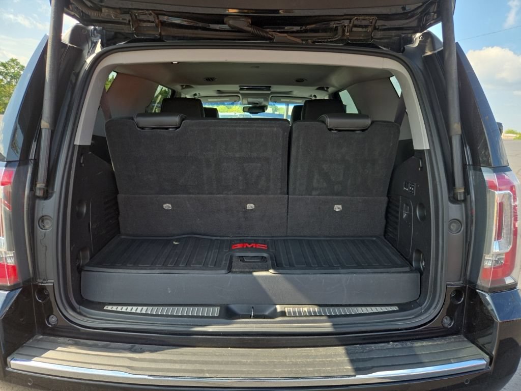 Used 2017 GMC Yukon Denali w/ Open Road Package AWD/4WD image 9