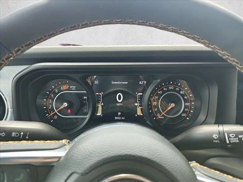 Used 2024 Jeep Wrangler Unlimited Sahara AWD/4WD image 9