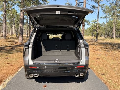 New 2026 Chevrolet Traverse RS image 9