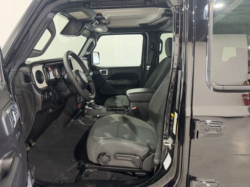 Used 2025 Jeep Wrangler Unlimited Sport AWD/4WD image 13