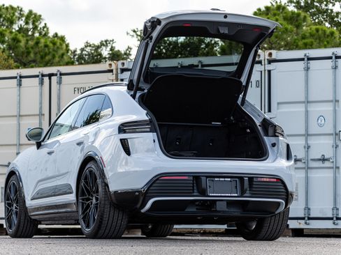 Used 2025 Porsche Macan Turbo Electric AWD/4WD image 28