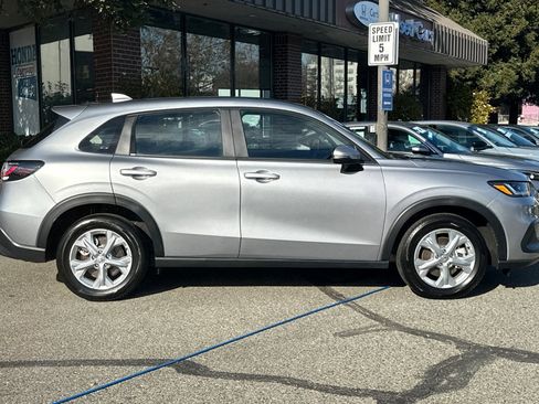 Used 2023 Honda HR-V LX image 3