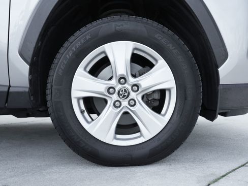 Used 2019 Toyota RAV4 XLE AWD/4WD image 11