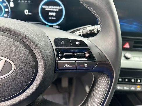 Certified 2025 Hyundai Elantra Limited image 20