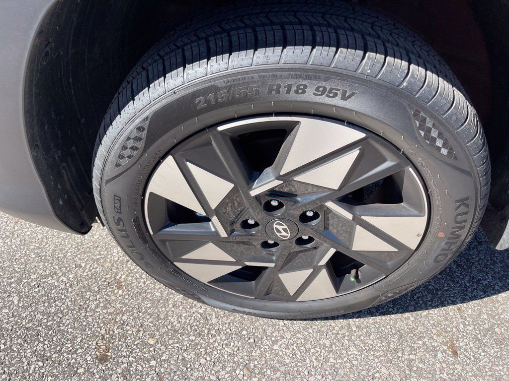 Used 2025 Hyundai Kona SEL AWD/4WD image 5