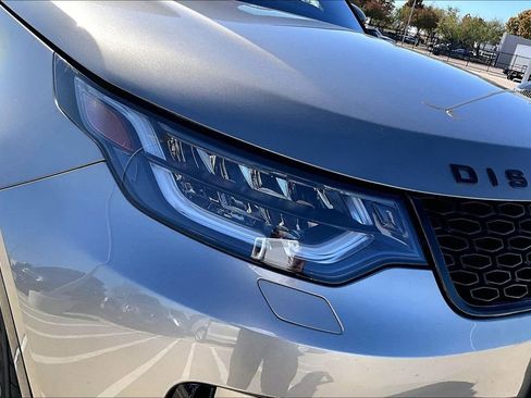 Used 2020 Land Rover Discovery Landmark image 40