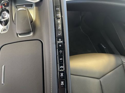 Used 2025 Chevrolet Corvette Stingray Coupe image 17