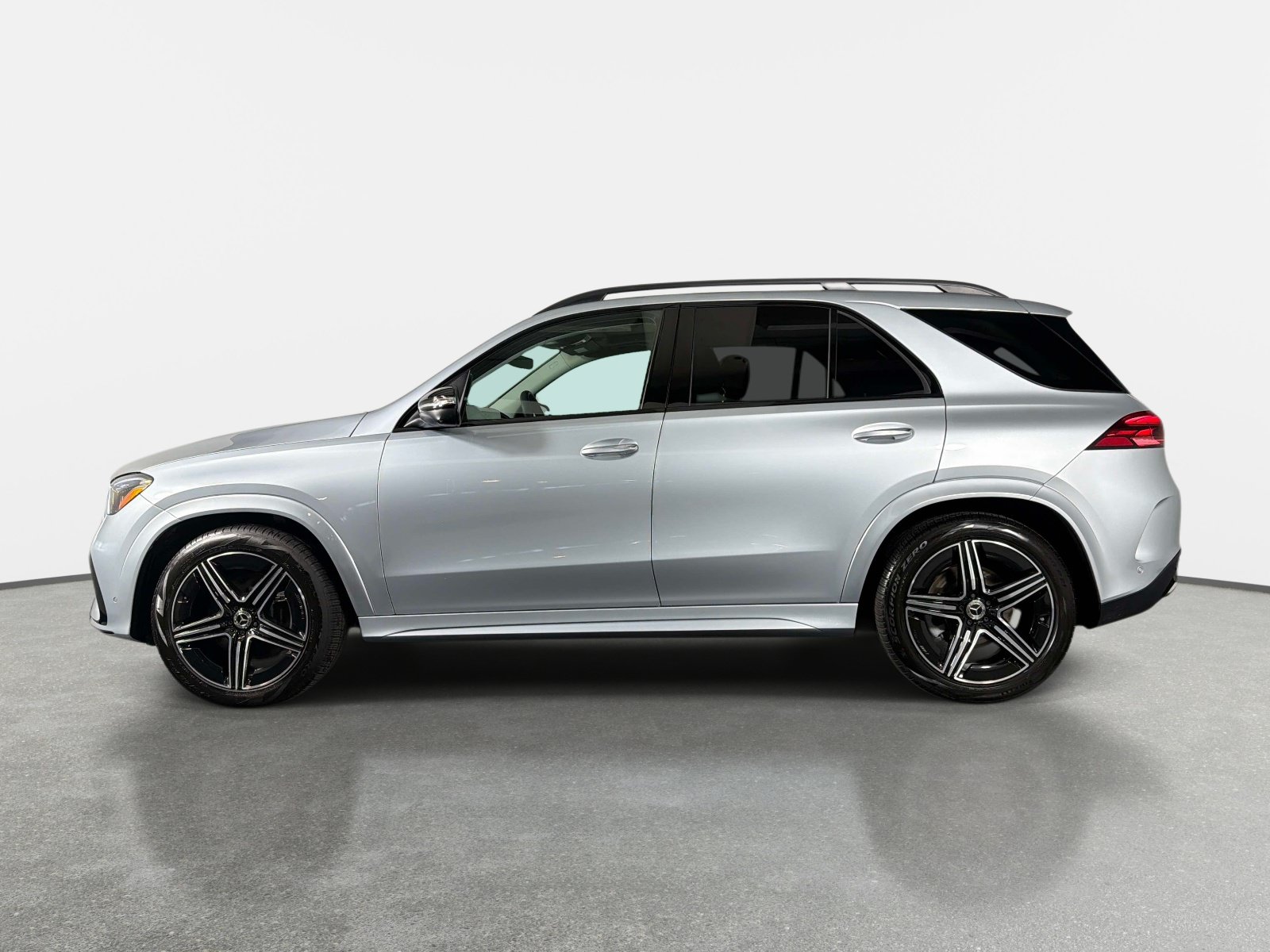 Used 2026 Mercedes-Benz GLE 450 4MATIC w/ Driver Assistance Package image 6