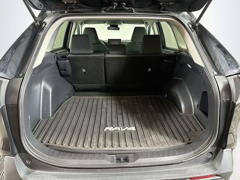 Used 2021 Toyota RAV4 LE image 23