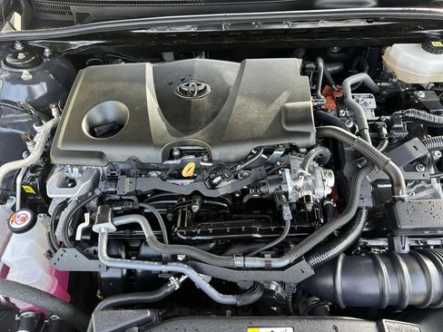 Used 2025 Toyota Camry SE image 10