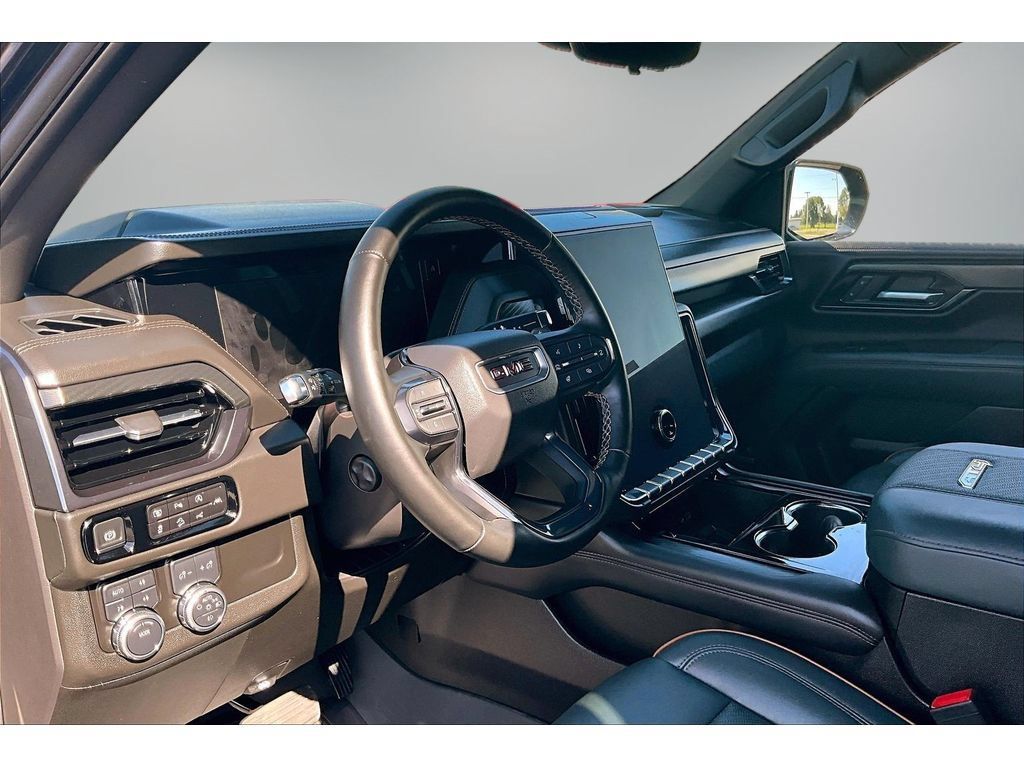 Used 2025 GMC Yukon XL AT4 w/ AT4 Premium Package AWD/4WD image 14