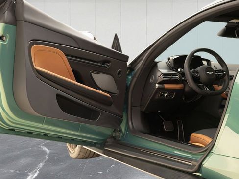 Used 2025 Aston Martin Vanquish image 23