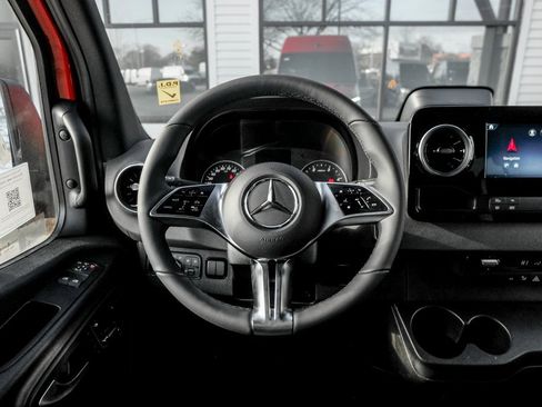 Used 2025 Mercedes-Benz Sprinter 2500 image 19