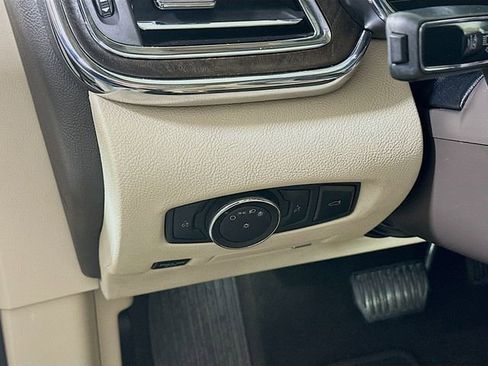 Used 2020 Lincoln Continental AWD w/ Premium Package image 10