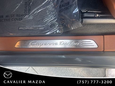 Used 2018 Porsche Cayenne Turbo AWD/4WD image 32