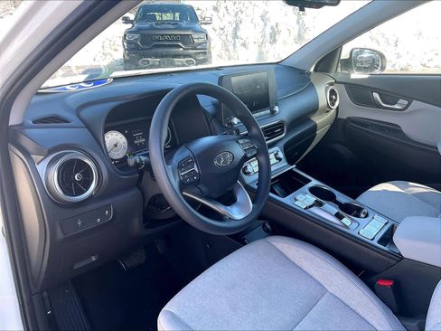 Used 2023 Hyundai Kona SE w/ Cargo Package image 8