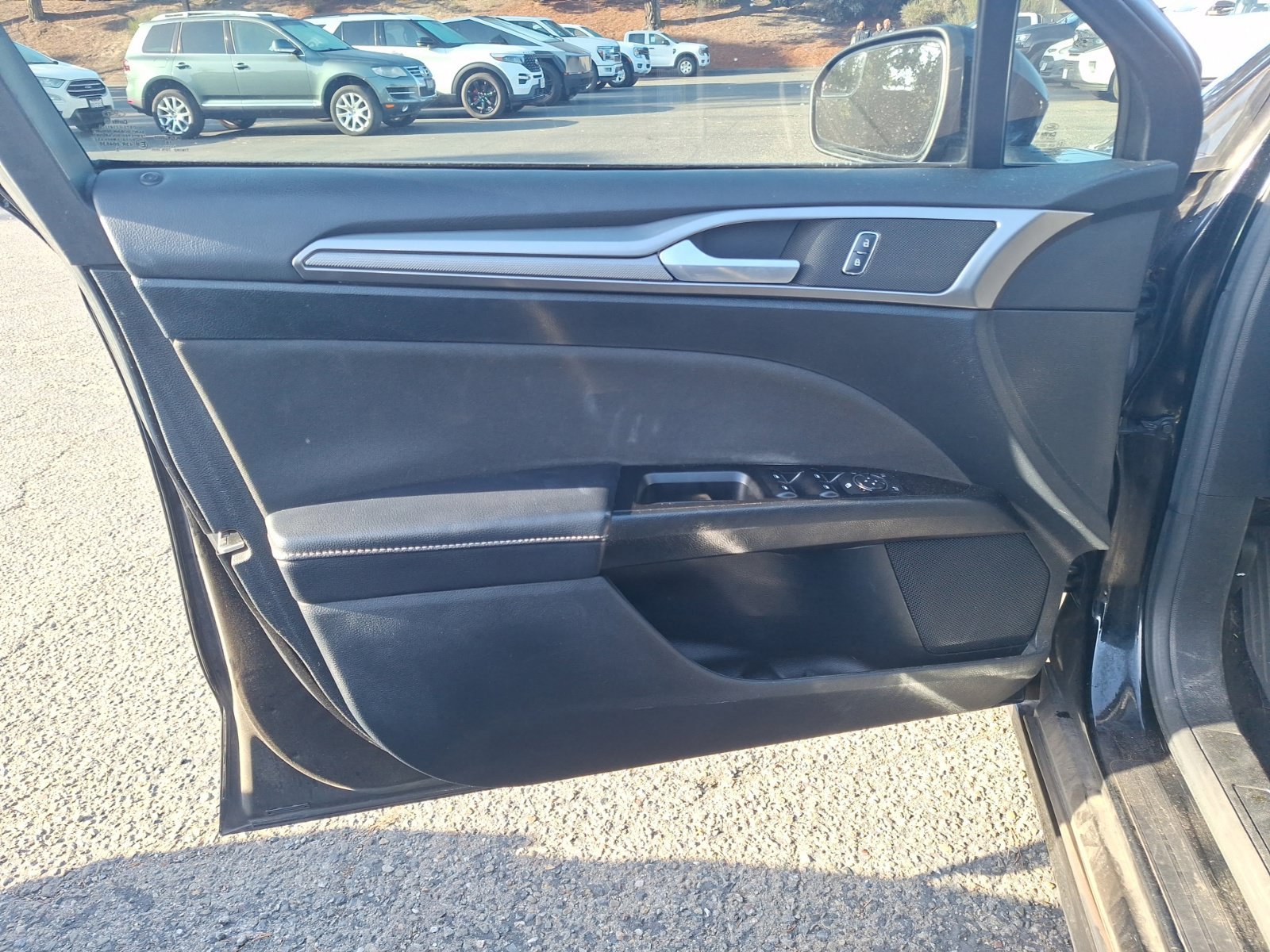 Used 2017 Ford Fusion SE FWD image 11
