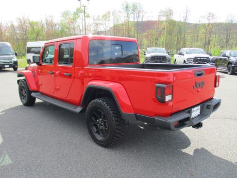 Certified 2025 Jeep Gladiator Sport AWD/4WD image 7