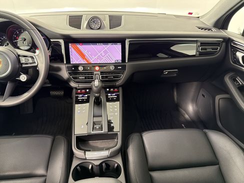 Certified 2026 Porsche Macan AWD/4WD image 28