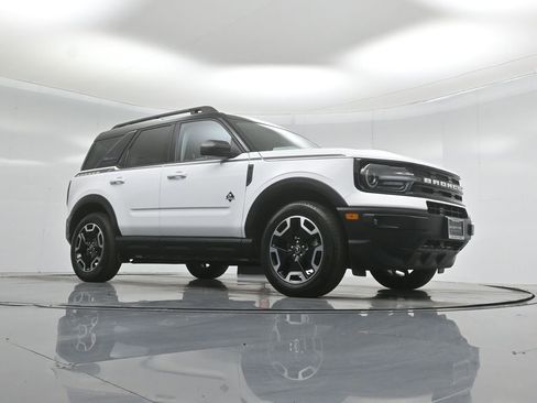Certified 2024 Ford Bronco Sport Outer Banks w/ Topo Graphic Package AWD/4WD image 3
