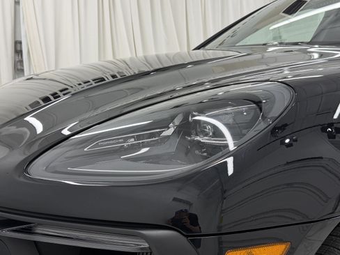 Used 2023 Porsche Macan S AWD/4WD image 17