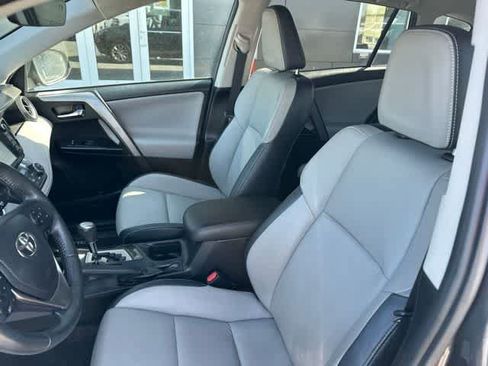 Used 2017 Toyota RAV4 Limited AWD/4WD image 4