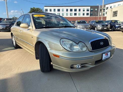 Used 2002 Hyundai Sonata GLS FWD image 3