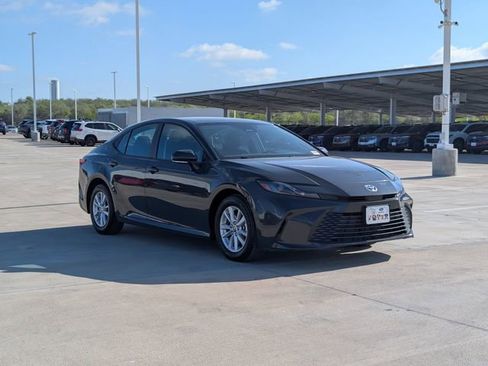 Used 2025 Toyota Camry LE FWD image 7
