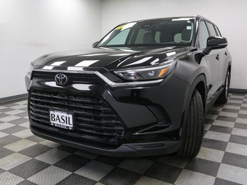 Used 2024 Toyota Grand Highlander AWD image 4