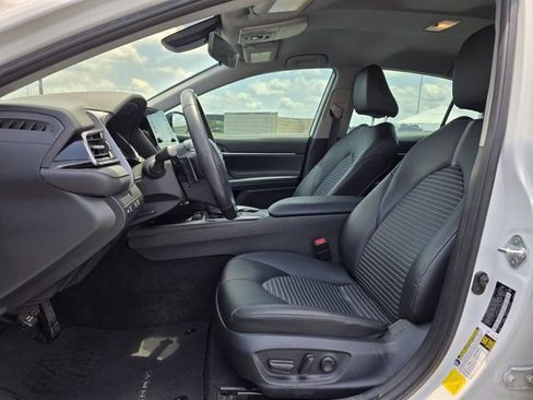 Used 2023 Toyota Camry SE FWD image 11