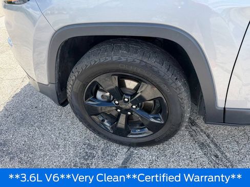 Used 2018 Jeep Cherokee Limited w/ Luxury Group AWD/4WD image 24