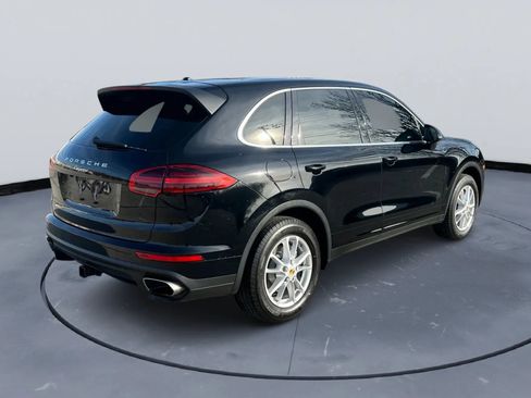Used 2018 Porsche Cayenne Sport Utility 4D image 5