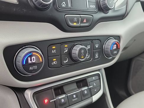Used 2024 GMC Terrain SLT FWD image 29