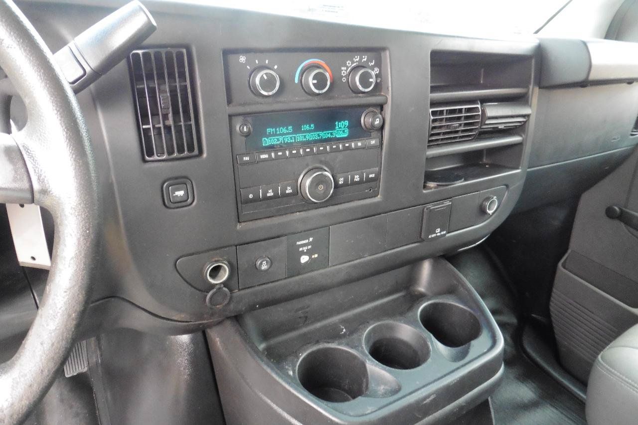 Used 2018 Chevrolet Express 3500 RWD image 7