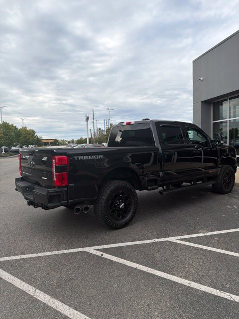 Used 2025 Ford F250 Lariat w/ Black Appearance Package AWD/4WD image 5