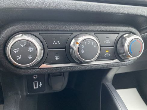 Used 2023 Nissan Versa S image 27