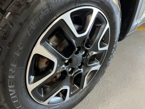 Used 2020 Jeep Compass Trailhawk AWD/4WD image 11